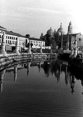 El Duomo (realizada en Padova, Italia en 2003), de Illya Alvarado.
