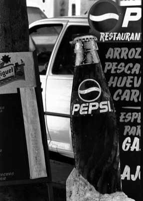 Pepsi (realizada en M&aacute;laga en 2003), de Illya Alvarado.